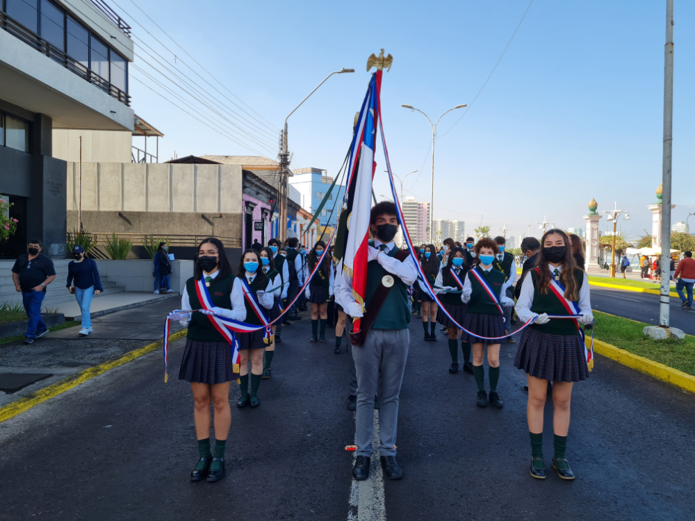 Desfile escolar en homenaje a las «Glorias Navales»
