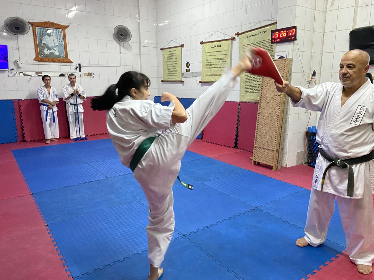 Entre el piano y el karate, Constanza se suma a nuestros #TalentosCHB