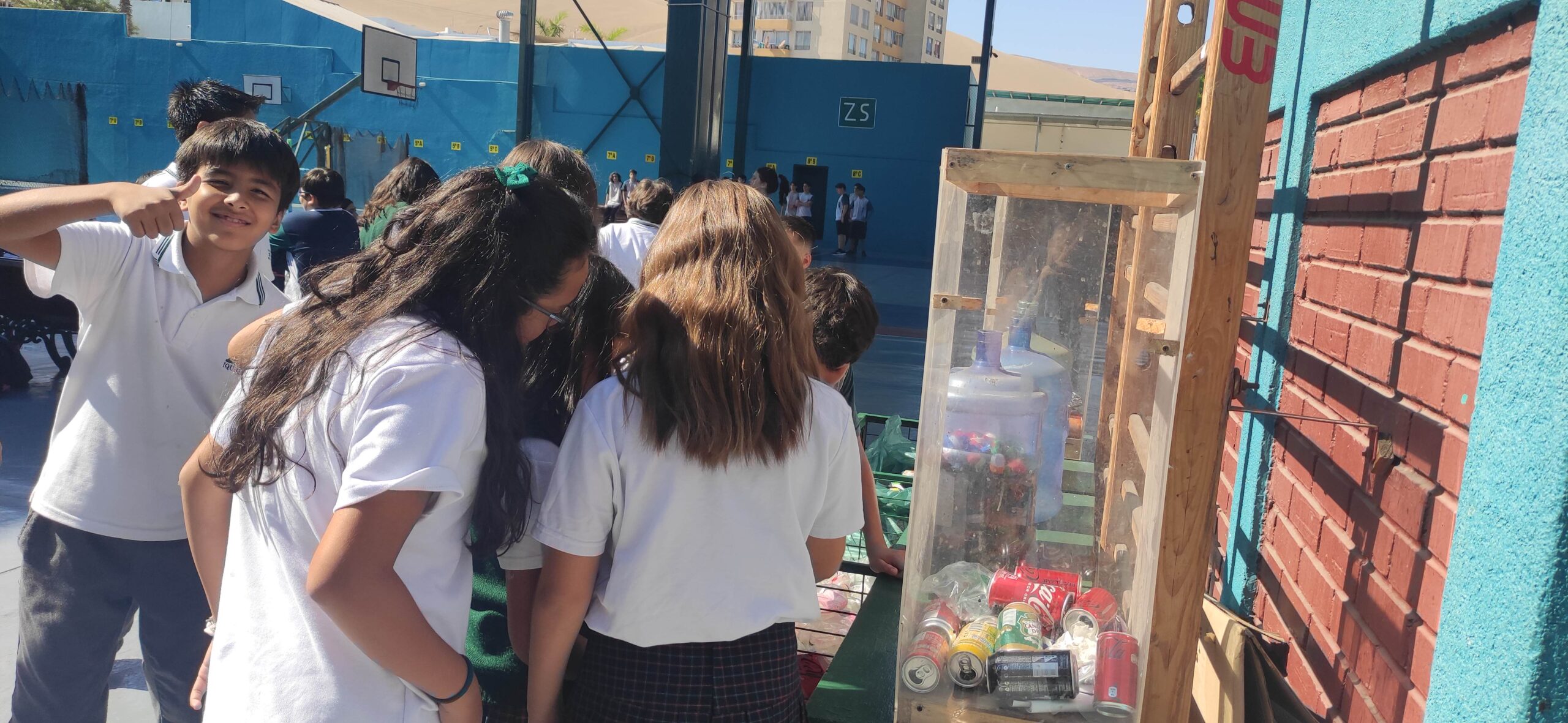 Visitando los puntos de reciclaje en CHB