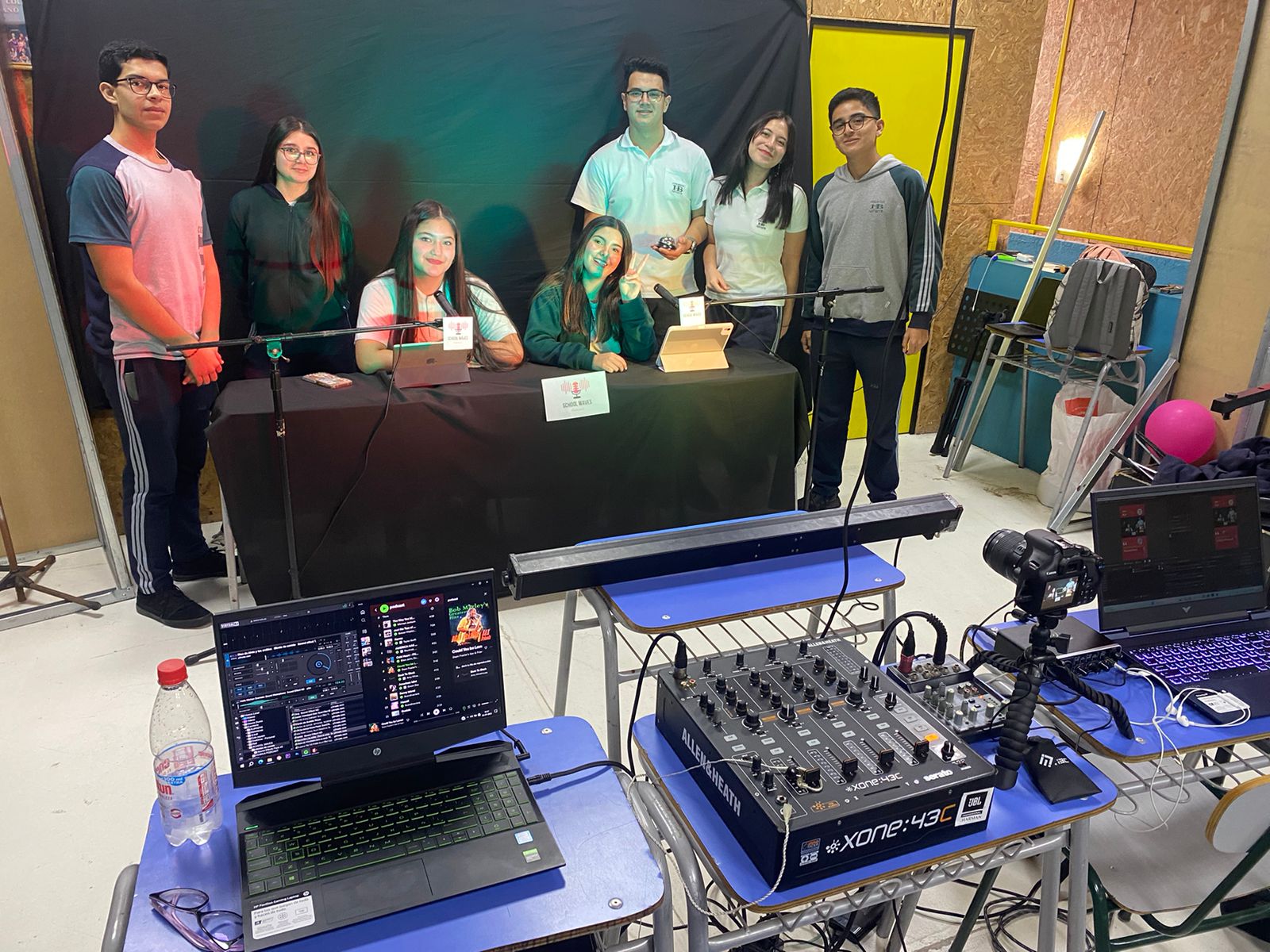 III Medio B estrena Podcast «School Waves»