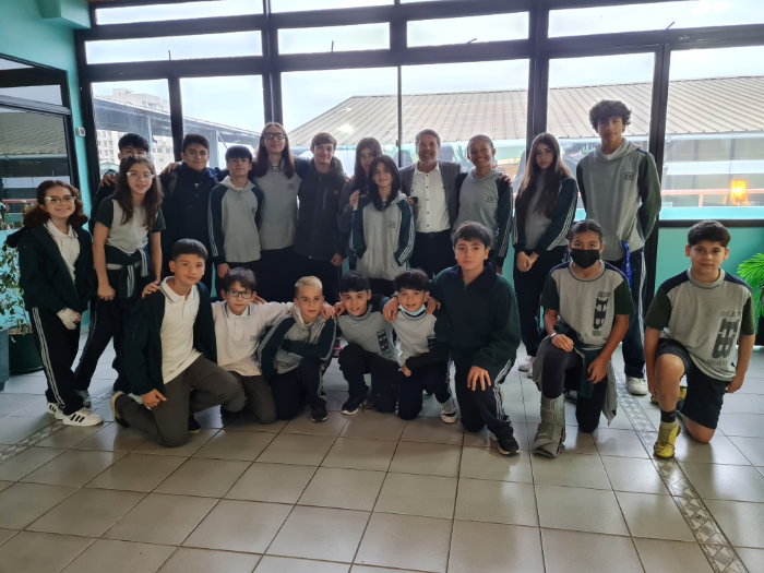 Destacados deportistas y #TalentosCHB visitan la oficina del Director