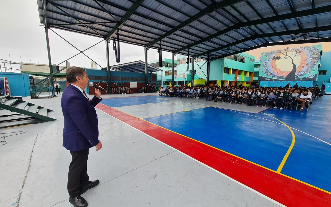 Acto Cívico de las Glorias Navales y el Combate Naval de Iquique organizado por el nivel 8° Básico