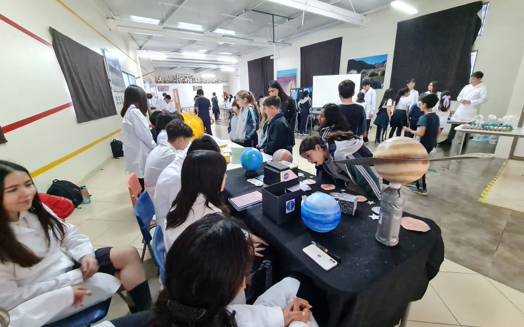 Una nueva versión de la Feria de la Ciencia en el Colegio Hispano Británico se lleva los aplausos de los asistentes