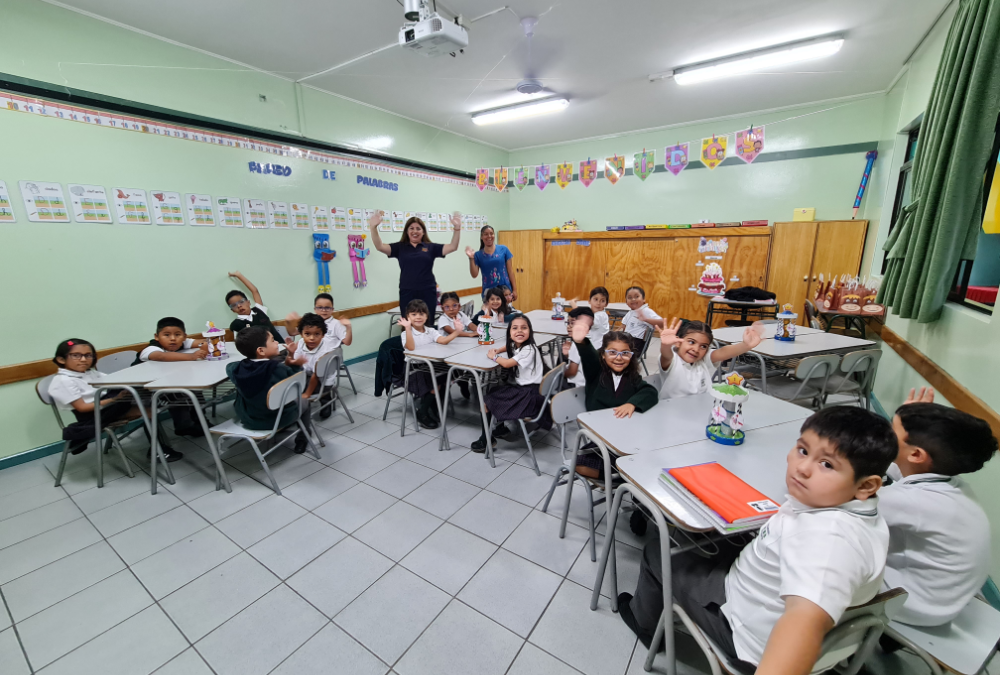 Estudiantes del CHB demuestran su disciplina y compromiso con Colegio Hispano Británico usando correctamente su uniforme escolar