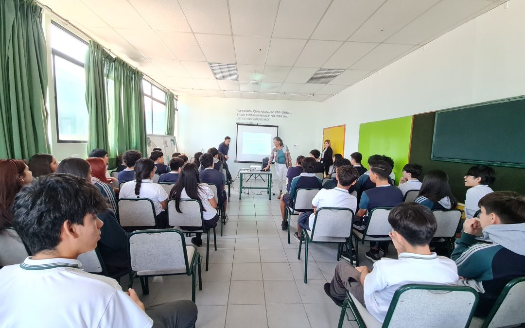 Celebramos el Día de la Tierra con inspiradora Charla Científica y el lanzamiento «Raíces del Desierto»