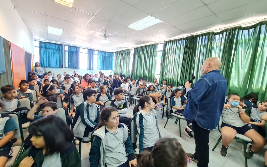 El Escritor Esteban Cabezas encanta a los Terceros Básico con sus historias llenas de humor y aventuras