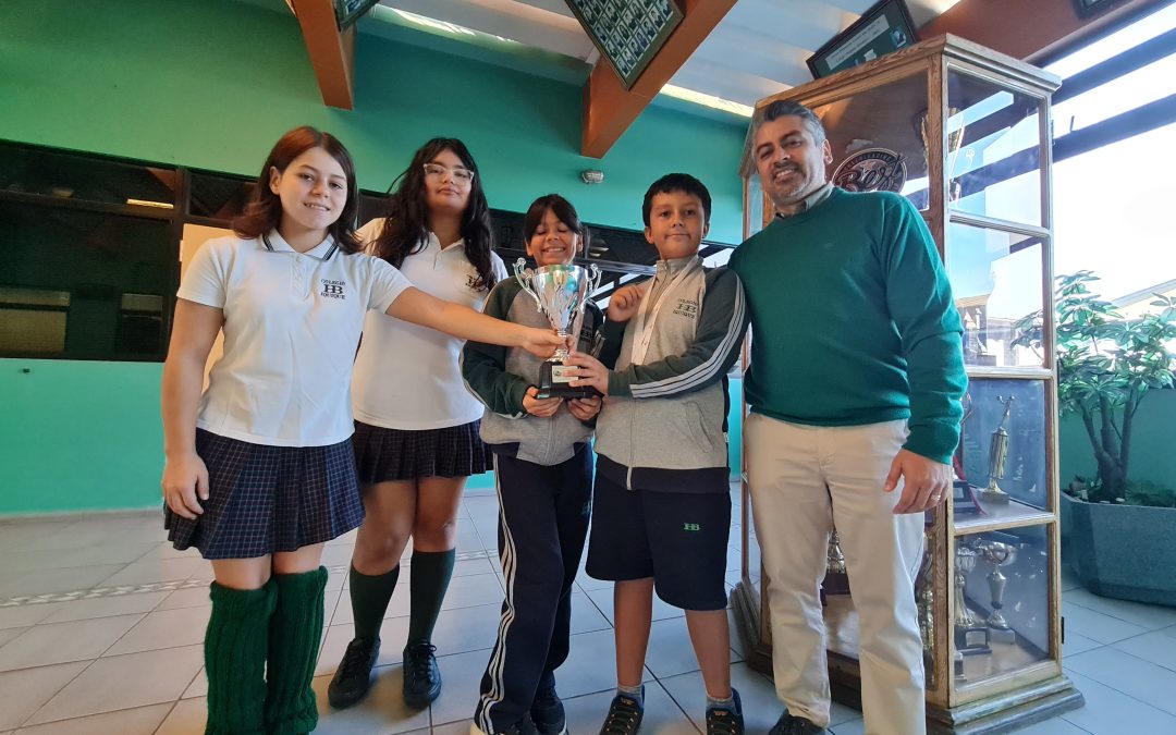 Equipo de Natación CHB visita al Director