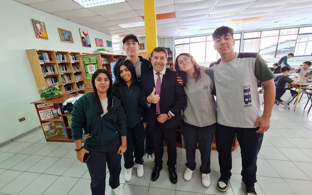 Ex Director Alejandro Flores Henríquez visita el Colegio Hispano Británico
