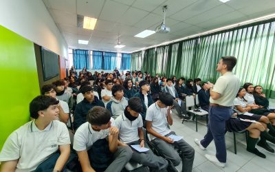 Visita de la UAI a los IV Medios.
