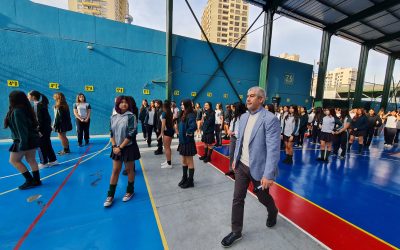 Estudiantes de Educación Media se preparan para el Desfile de las Glorias Navales