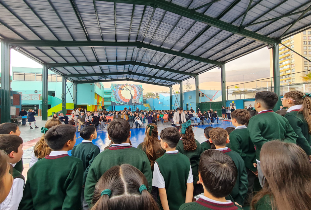 4° Básico conmemora los 45 Años del Hispano Británico con emotivo Acto Cívico lleno de historia y sorpresas