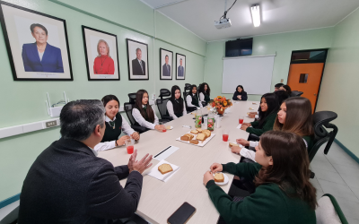 Estudiantes del CHB destacados en deportes reciben reconocimiento del Director