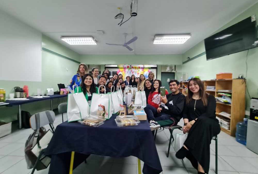 Un emotivo desayuno organizado por el Centro de Estudiantes marcaron la celebración del Día del Profesor