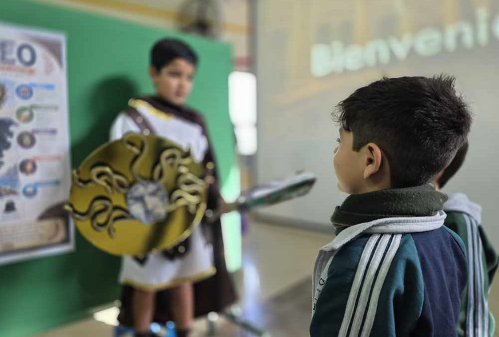 Aprender Historia viajando al pasado: 3° Básico presentó su ABP “Museo Viviente de la Antigua Grecia”