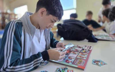 La pasión por el fútbol se vivió en comunidad: estudiantes participaron en gran cambiatón de láminas del Mundial 2026