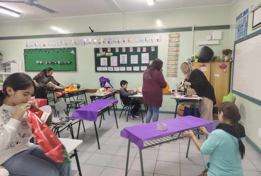 Familias que construyen comunidad: apoderados llenan de color el Colegio Hispano Británico para celebrar sus 46 años