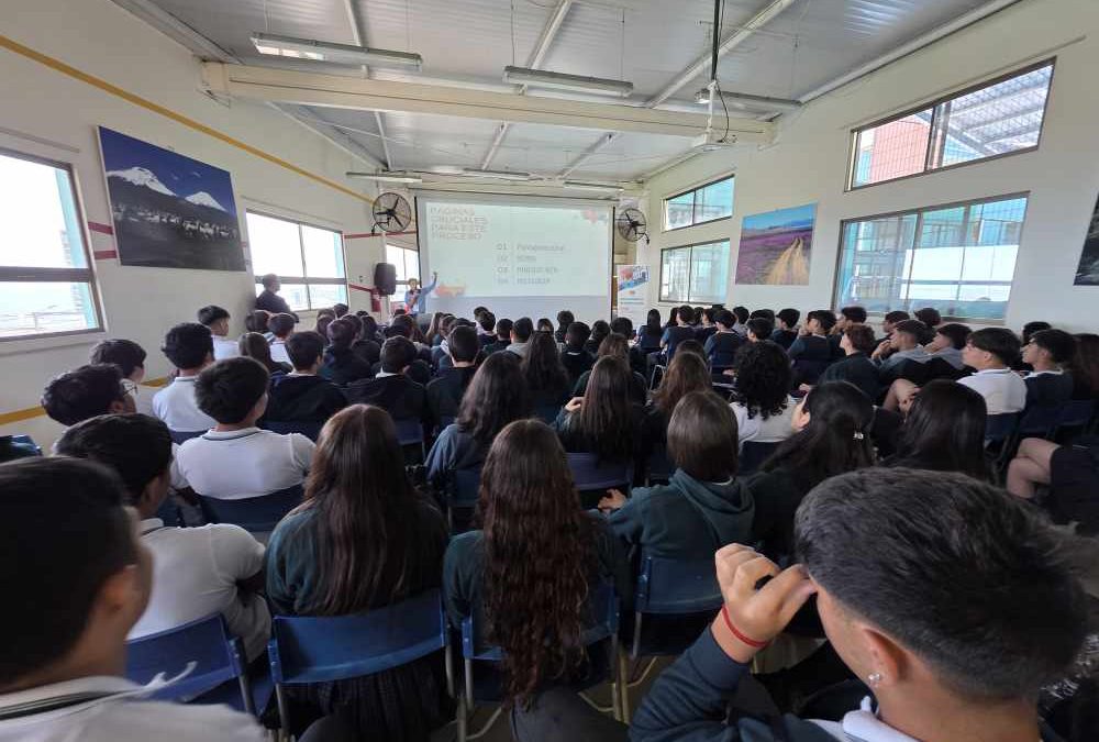 Egresados del Colegio Hispano Británico inspiran a los IV Medios en su preparación para la PAES
