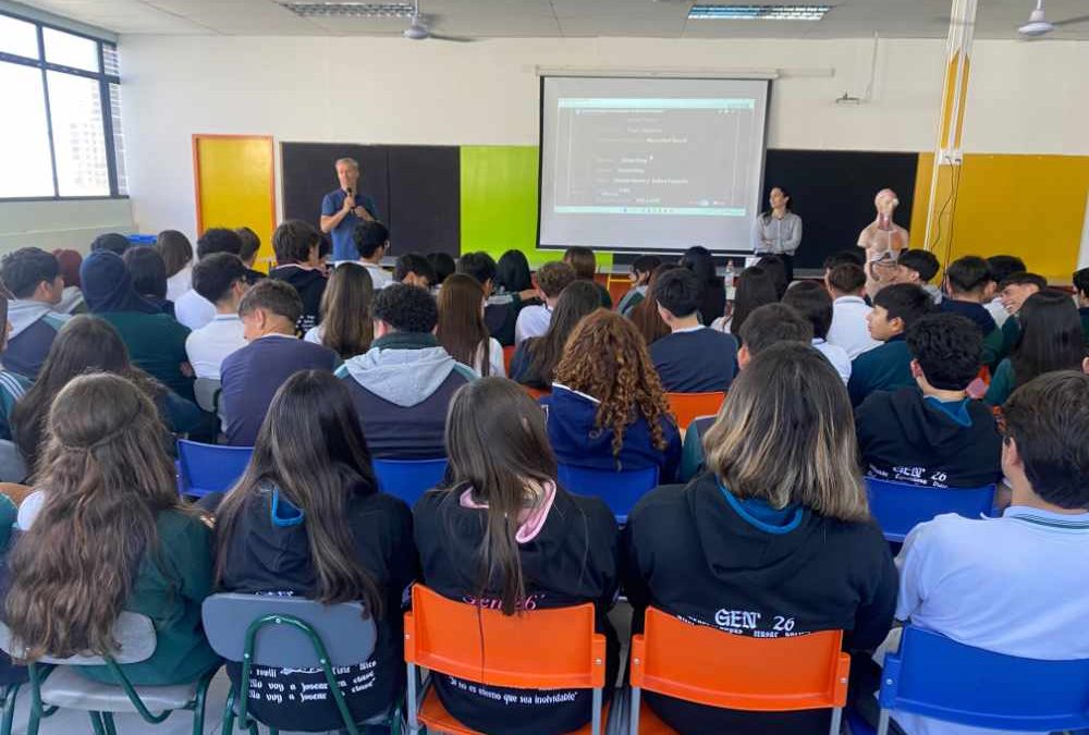 Estudiantes de los electivos de Ciencias de la Salud, Biología Celular y Molecular conocen más sobre la vocación médica