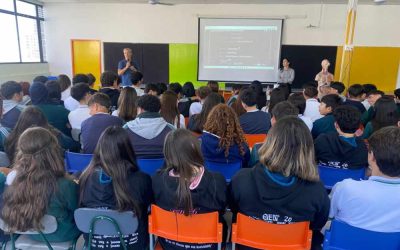 Estudiantes de los electivos de Ciencias de la Salud, Biología Celular y Molecular conocen más sobre la vocación médica